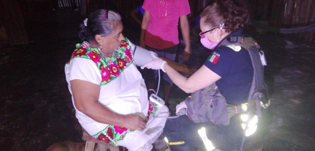 En FCP brigadas operativas atienden a familias damnificadas por lluvias; en Naranjal Poniente habilitan escuelas como refugios temporales.