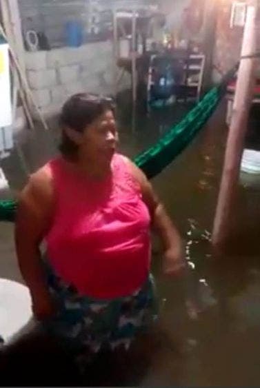 Humilde familia chetumaleña pierde todo por las intensas lluvias; su casa se fue a pique por los aguaceros en el sur del estado.