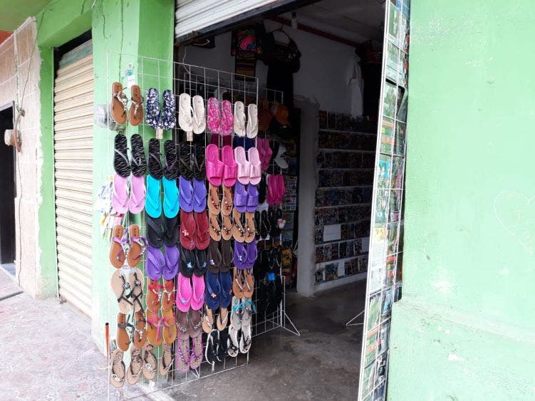 En Felipe Carrillo Puerto reactivan comercios no esenciales; hay el compromiso de respetar las medidas de la nueva normalidad.