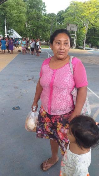 Solidaridad de morelenses con familias en esta pandemia; entregan en el Naranjal 220 bolsas de pan dulce por la falta de recursos.