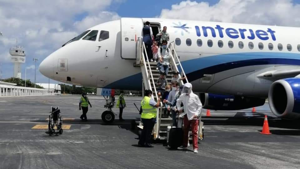 Se reactivaron los vuelos nacionales a Cozumel; con el 50% de los asientos ocupados se recibió en la isla uno de procedente de la CDMX.