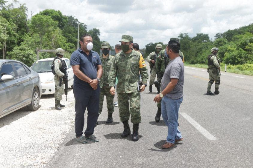 Oficializan entrega de predio a la Guardia Nacional en Felipe Carrillo Puerto; asistieron funcionarios del Ayuntamiento y de la GN.