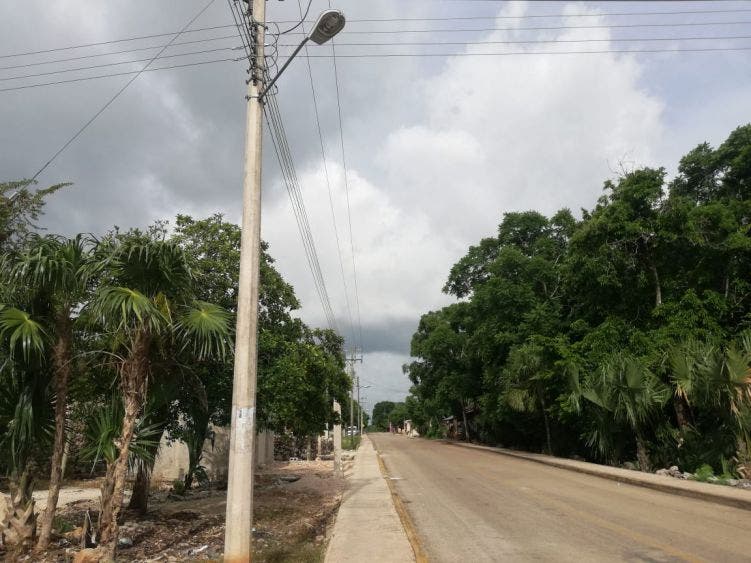 Denuncia subdelegado de La Esperanza falta de alumbrado público; desde hace más de un mes hizo la solicitud a las autoridades.