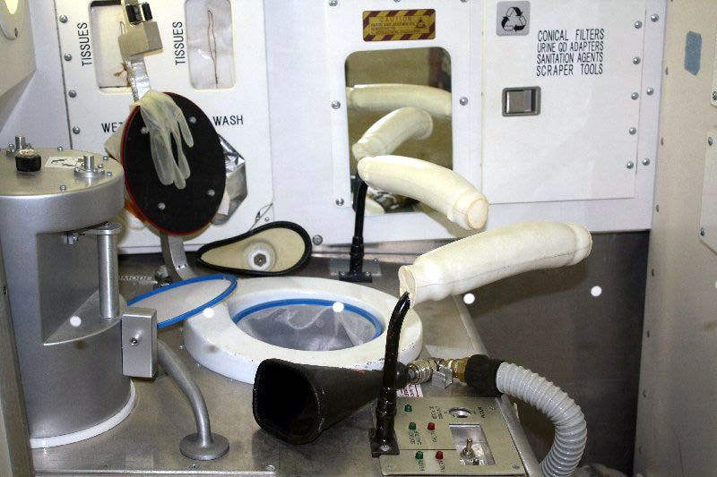 Por le momento, los modelos existentes no llenan los requisitos para ser usados en el medioambiente lunar