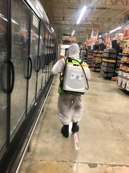 “No hemos bajado ni bajaremos la guardia para contener el coronavirus SARS CoV-2, en un trabajo conjunto que hacemos con los dueños de diferentes establecimientos”, señala