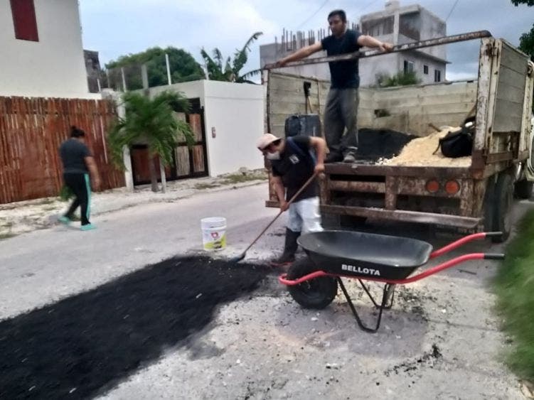 Las cuadrillas de Servicios Públicos Municipales iniciaron los trabajos este sábado con la meta de atender más de 80 puntos en diversas vialidades, en una semana