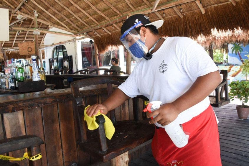 Las empresas han asumido el papel que les toca jugar en esta nueva etapa que se vive a nivel global, en la que la se debe generar confianza en los visitantes, destaca la alcaldesa