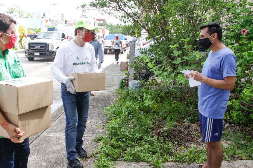 Vecinos de las colonias de Cozumel agradecen al Presidente Municipal por seguir apoyando a las familias que más lo necesitan y mantener el contacto directo con la ciudadanía ante esta crisis sanitaria a consecuencia del Covid-19
