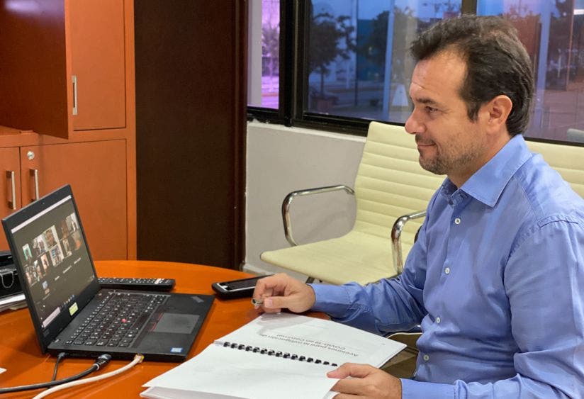 Sostiene el Presidente Municipal reunión virtual con integrantes de la Canirac, quienes se comprometieron a respetar las medidas sanitarias y restrictivas de movilidad, a fin de que el reinicio de actividades se lleve a cabo de manera segura, cuidando la salud de los habitantes y turistas