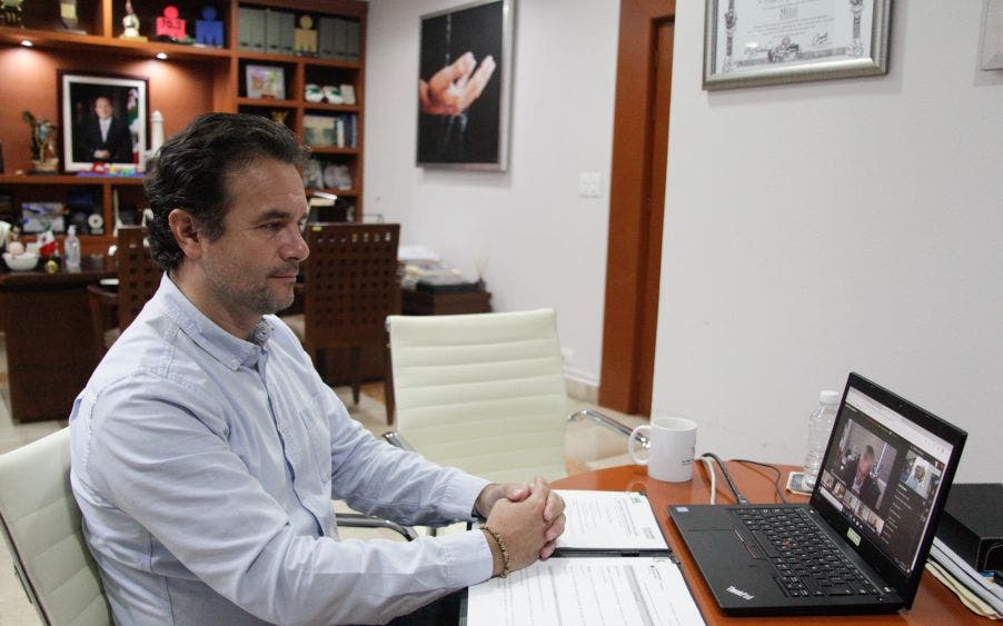 Sostiene el Presidente Municipal reunión virtual con más de 40 alcaldes del país y líderes del sector empresarial, para crear estrategias para la reactivación económica y turística ante la crisis actual derivada de la pandemia