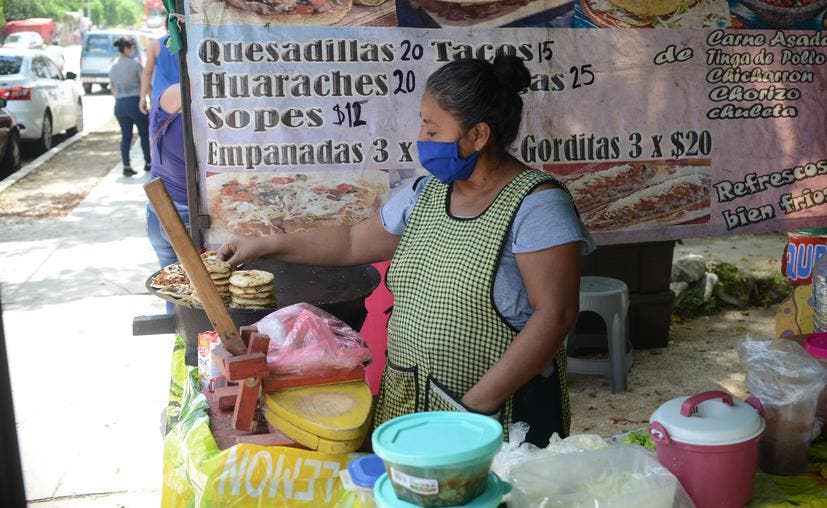 No repuntan las ventas en los tianguis de Cancún; reconoce líder del sector que aún no hay suficiente afluencia.