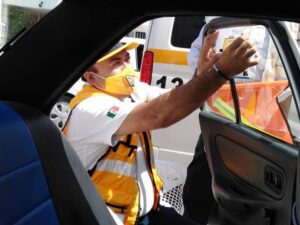 Dirigente de taxistas confirma entrega de calcas sobre capacidad de pasajeros.