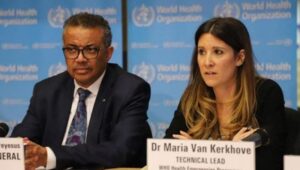 OMS: población no recibirá vacuna antes de la primera parte de 2021. 