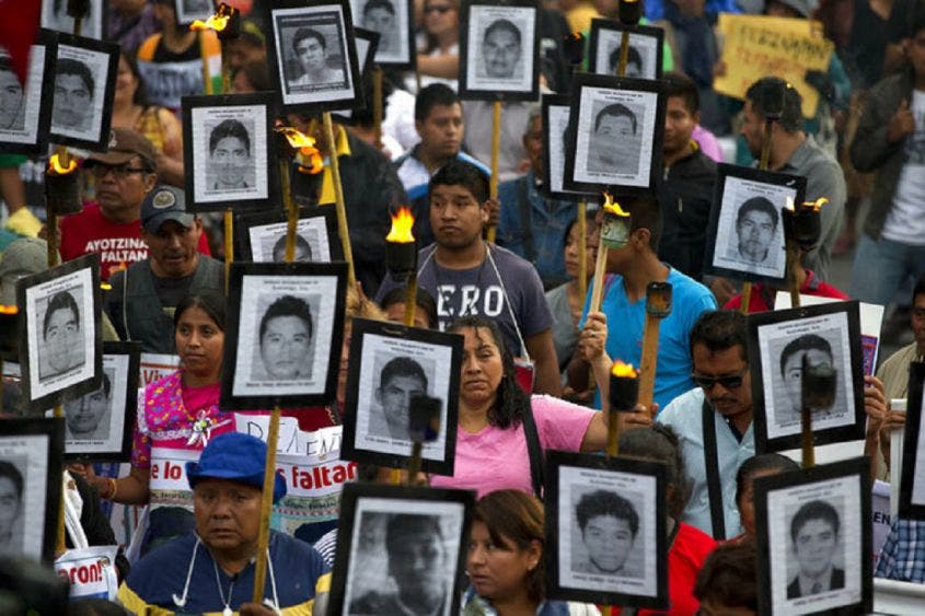 Deuda histórica con las familias de los normalistas de la escuela rural Isidro Burgos en Ayotzinapa masacrados entre el 26 y 27 de septiembre de 2014.