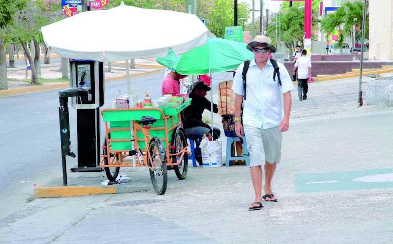 En Cancún otorga la Dirección de Comercio en Vía Pública 80 permisos temporales.