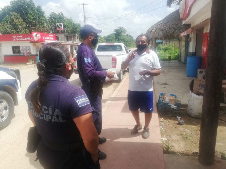 Muchos pobladores aún se resisten a usar el cubrebocas.