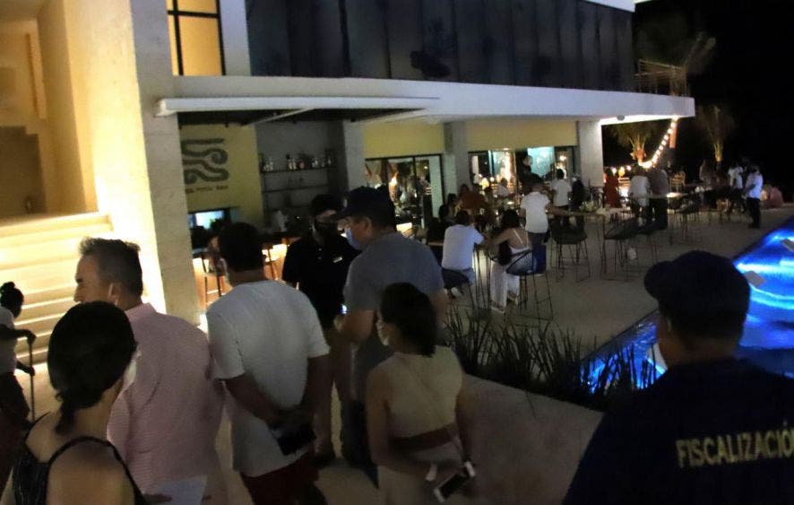 Apenas el viernes, grandes personalidades de la farándula fueron los invitados especiales a la inauguración oficial del hotel "The Fives Oceanfront" Puerto Morelos y del club de playa RoMarley Beach House.