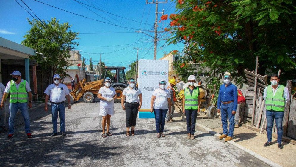 “Este es un compromiso muy significativo que habíamos asumido con la población y los pioneros de Puerto Morelos, porque era una necesidad muy añeja”, menciona