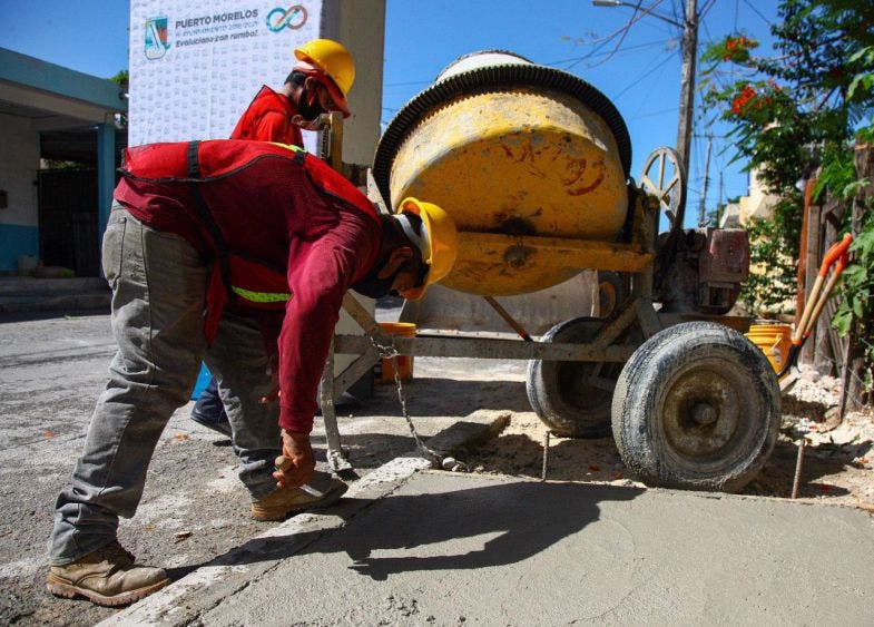 “Este es un compromiso muy significativo que habíamos asumido con la población y los pioneros de Puerto Morelos, porque era una necesidad muy añeja”, menciona