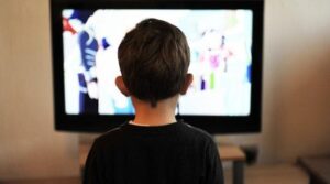 Declara Argentina como servicio público esencial la telefonía, internet y TV de paga