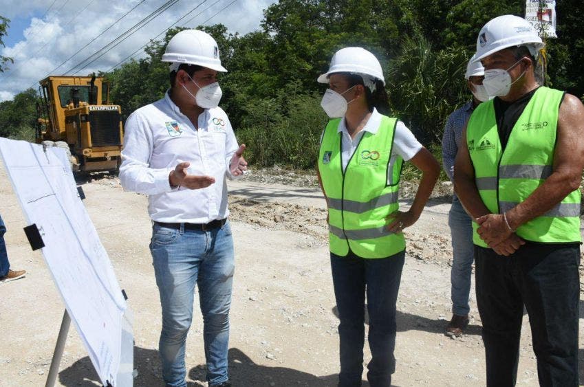 La Presidenta Municipal de Puerto Morelos da el banderazo de inicio de la obra de pavimentación de la prolongación de la avenida Vallarta