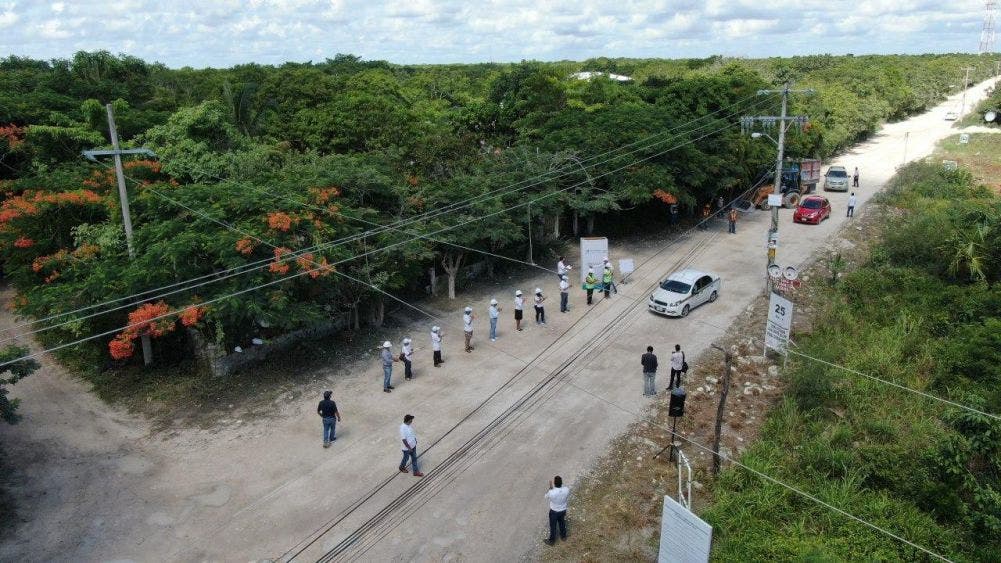 Laura Fernández hace realidad anhelo de habitantes de zona urbana, dio esta mañana el banderazo de inicio de la obra de pavimentación de la prolongación de la avenida Vallarta