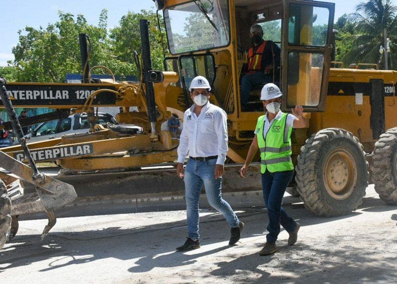 Agradece la voluntad política del Comisariado Ejidal para municipalizar las calles y avenidas de la zona, para poder concretar este proyecto que beneficiará además a cientos de estudiantes