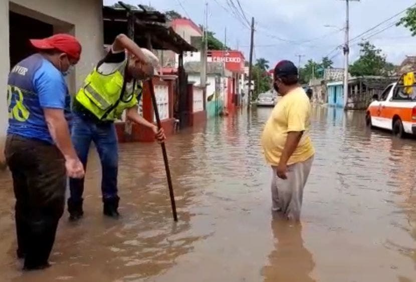 Sorprende una tromba a los morelenses; algunas calles se inundaron por la intensidad de las lluvias de ayer en la cabecera municipal.