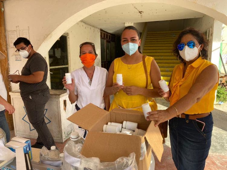 Asociación de Hoteles de Holbox dona insumos contra Covid-19; contribuyen empresarios para que no se propaguen los contagios en la isla.