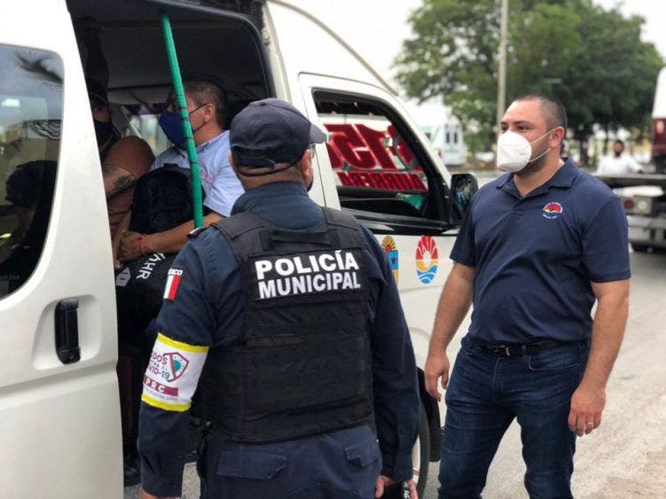 Realiza exhortos Unidad Anticovid en Cancún; recorren áreas públicas para invitar a la población a acatar las medidas sanitarias.