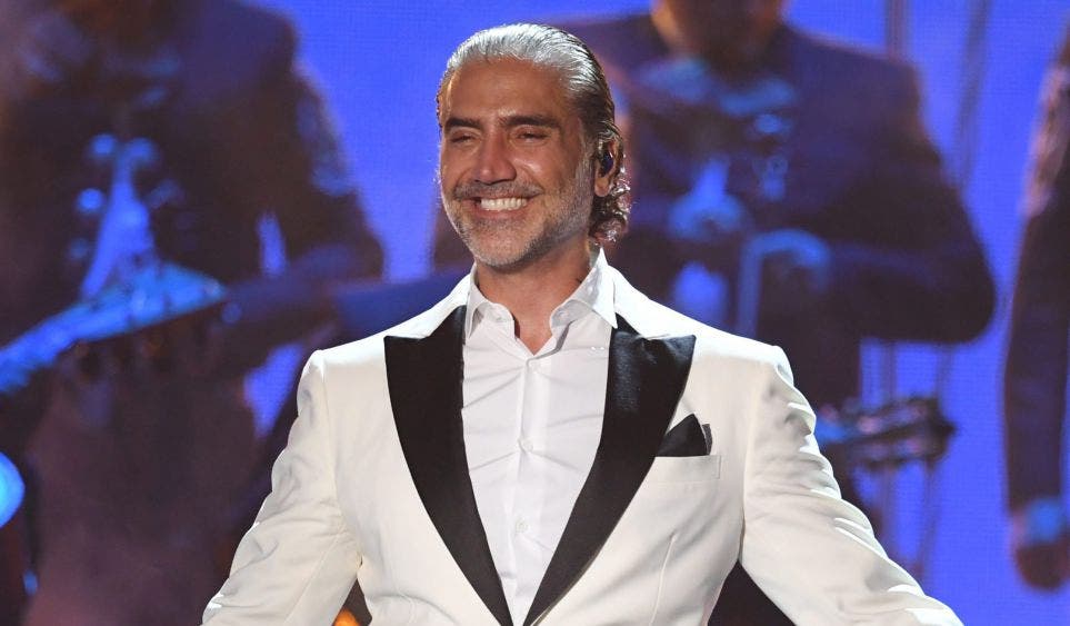 Dona Alejandro Fernández un millón de pesos a damnificados de Chiapas y Tabasco