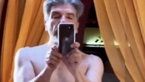 Diego Verdaguer celebra el Día del Músico presumiendo su escultural cuerpo