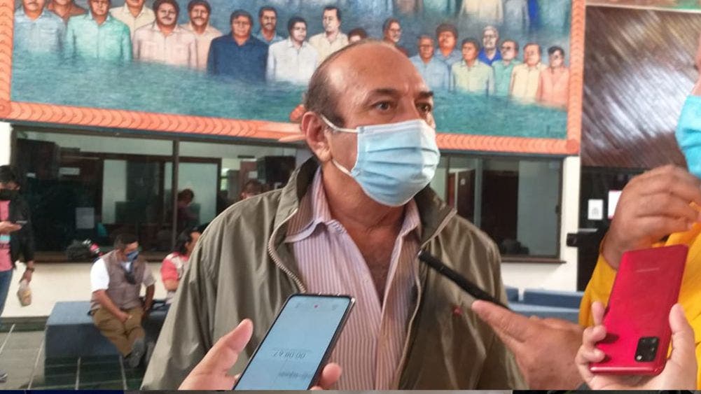 Insiste Roberto Erales en renuncia de Capella