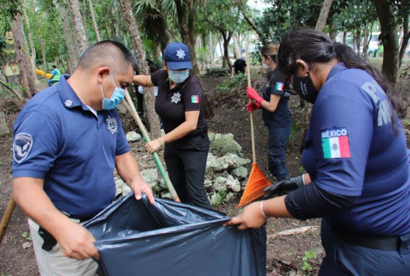 La Presidenta Municipal realiza un recorrido de supervisión de los trabajos en el parque Punta Corcho, a cargo de alrededor de 100 personas