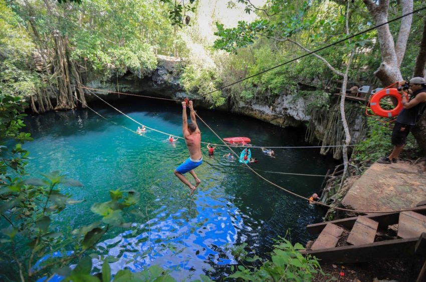 Obtiene el galardón durante la edición 27 de los World Travel Awards, informa la Presidenta Municipal