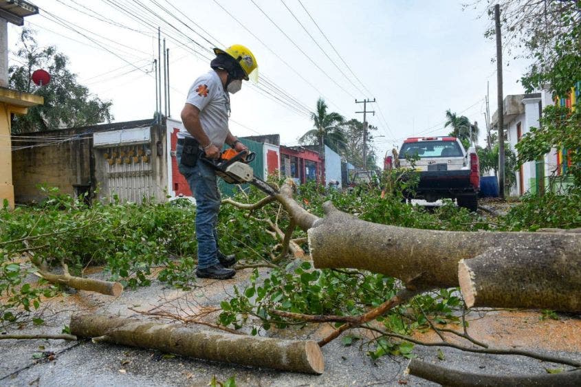 Continúa operativo de limpieza y recuperación de la imagen de Puerto Morelos, luego de un octubre e inicio de noviembre con afectaciones a causa de fenómenos meteorológicos