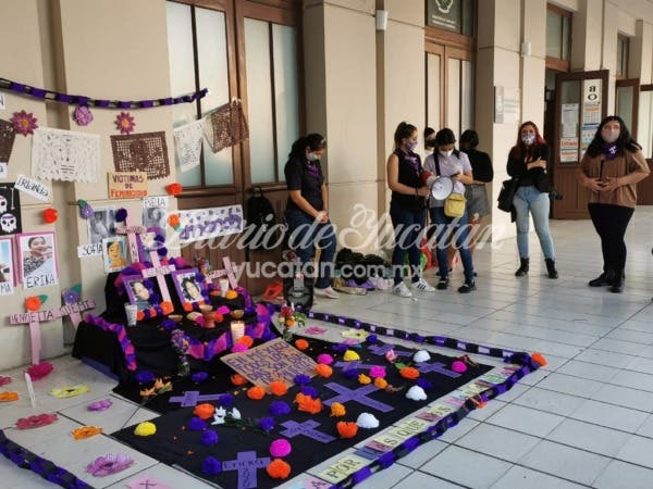 Altar en conmemoración a víctimas de feminicidio / (Foto: Diario de Yucatán)