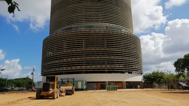 Joven trabajador de tan solo 25 años cayó de un doceavo piso falleciendo trágicamente.