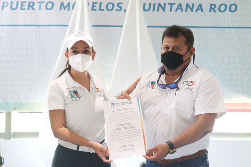 La alcaldesa da posesión a Luis Cardeña Peña como nuevo titular de la Dirección General de Servicios Públicos, y a Miguel Ángel Zetina Azcorra como director de Turismo