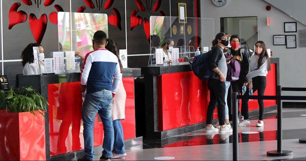 Sin reponerse la economía de la clase trabajadora en el Caribe Mexicano; sueldos y percepciones siguen estancados por la pandemia.