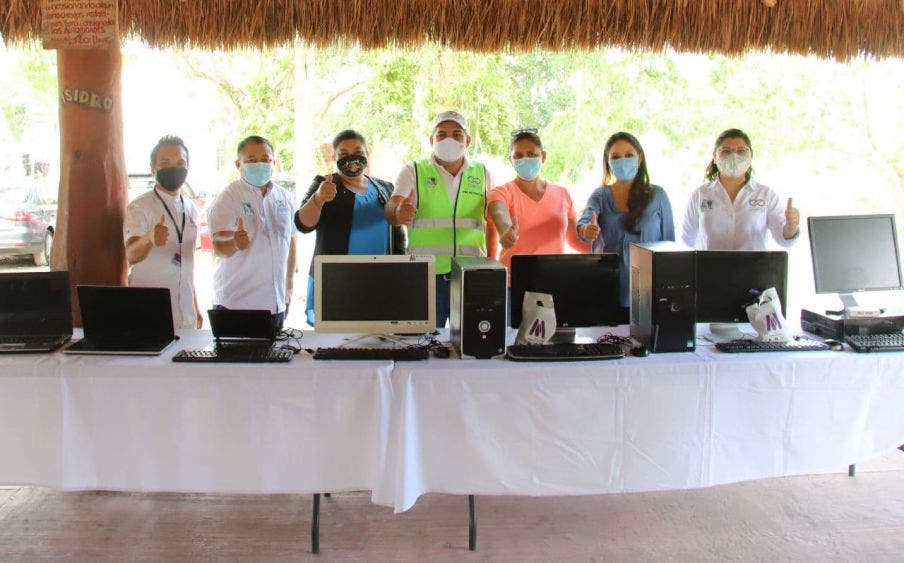 La alcaldesa agradece a las mujeres empresarias de Puerto Morelos y Cancún que se sumaron al llamado de donar aparatos en beneficio de los menores de edad