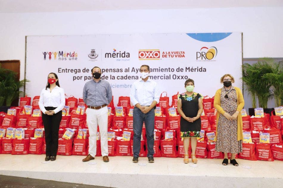 Cadena comercial Oxxo, dona apoyos alimentarios y artículos de bebé a Mérida