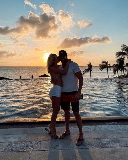 Presumen cuerpazos Irina Baeva y Gabriel Soto en Cancún