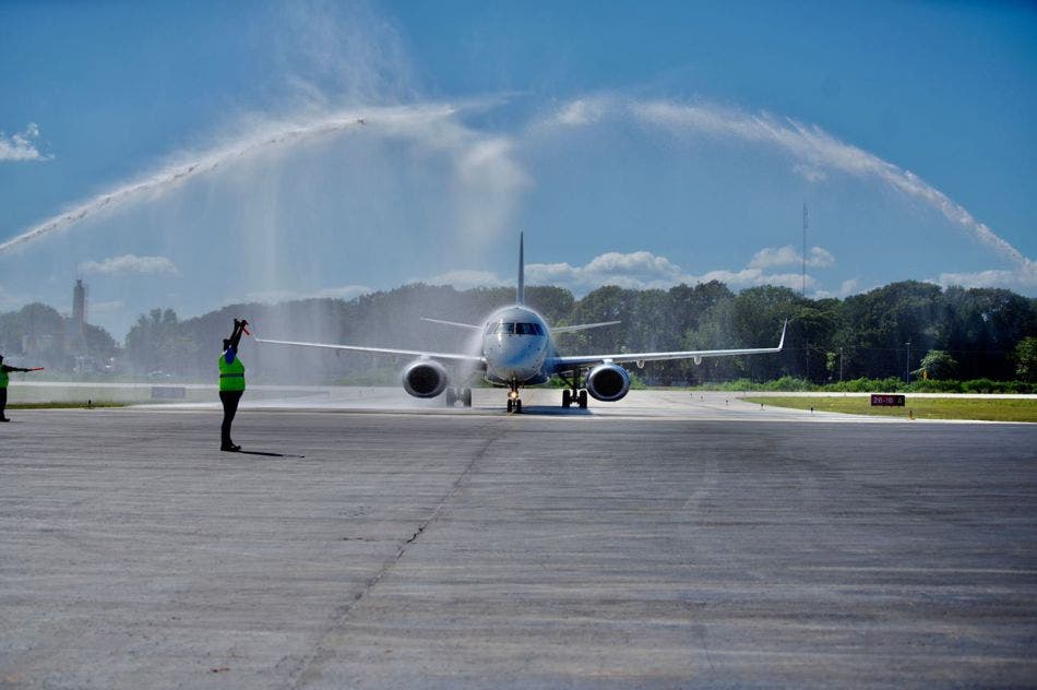 Se intensifica la conectividad aérea del sur de Quintana Roo para fortalecer la recuperación de la economía: Carlos Joaquín