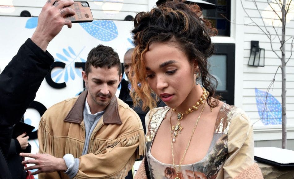 Cantante denuncia a Shia LaBeouf por agresión sexual