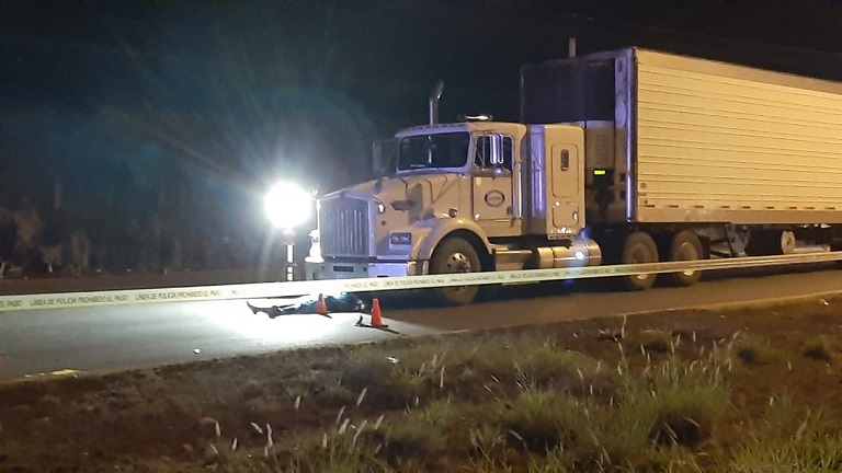 Mujer motociclista muere luego de ser impactada por un tráiler en la vía Mérida-Umán