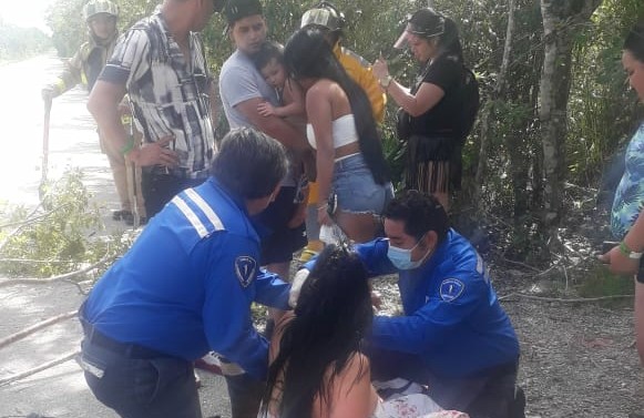 Niño pierde la vida en fatal volcadura en la zona costera de Cozumel; un grupo de turistas sufrió un accidente a bordo de un Jeep rentado.