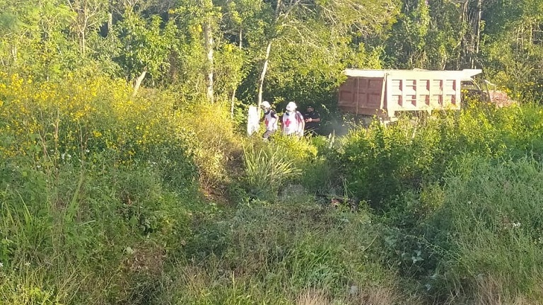 Trailero huye tras impactarse contra un volquete y dejar un muerto en la vía Cancunul-Ebtún