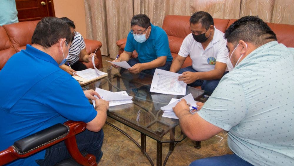 Firman convenio sindicato y Ayuntamiento de Lazaro Cárdenas