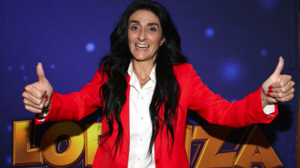 Bárbara Torres sufre accidente que la deja usando muletas